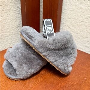 🔹NWOT…NEW UGG Baby Fluff Yeah Slide Sandals Size 4/5 ..